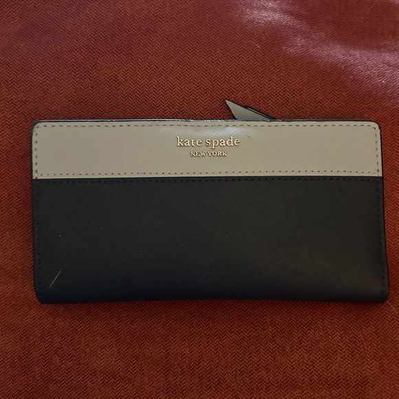 Kate Spade bifold wallet - Picture 1 of 5